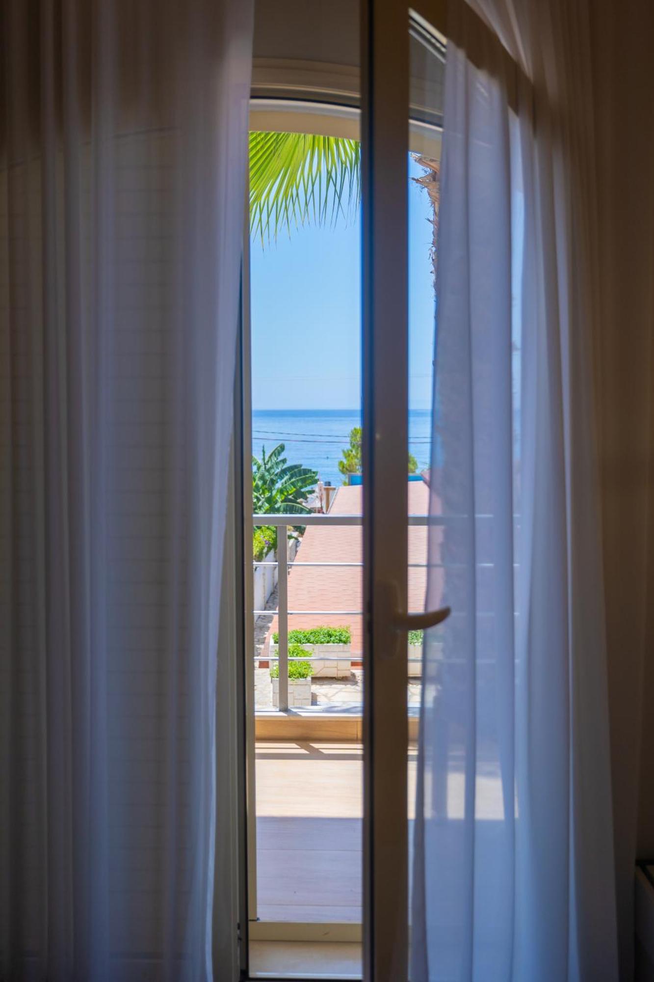 Royal Blue Hotel Dhermi Luaran gambar