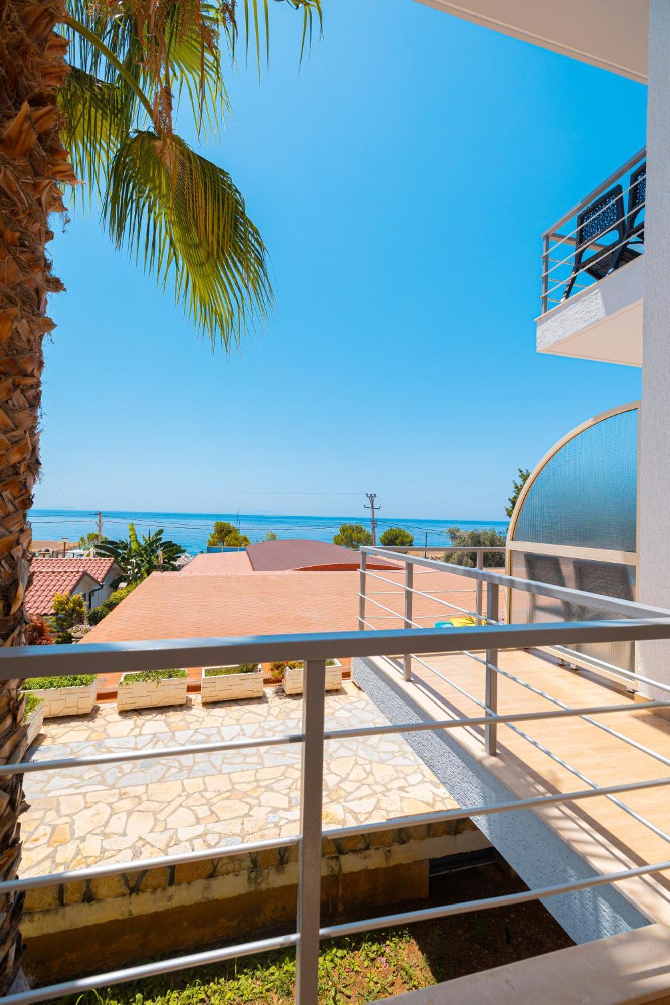 Royal Blue Hotel Dhermi Luaran gambar